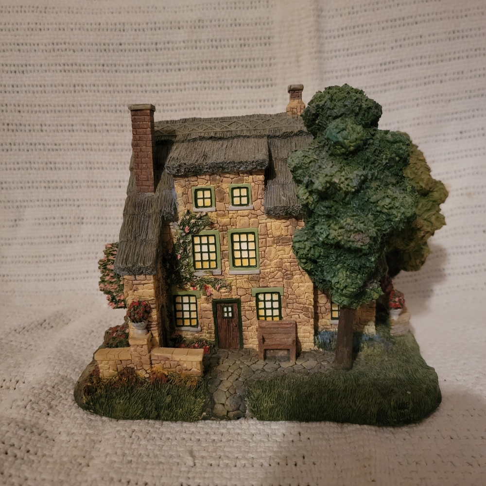 Hawthorne Village Stonebrooke Inn